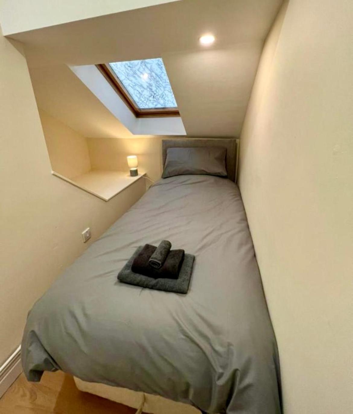 Cosy Penthouse Suite Happily Sleeps Up To Five 할리팩스 외부 사진