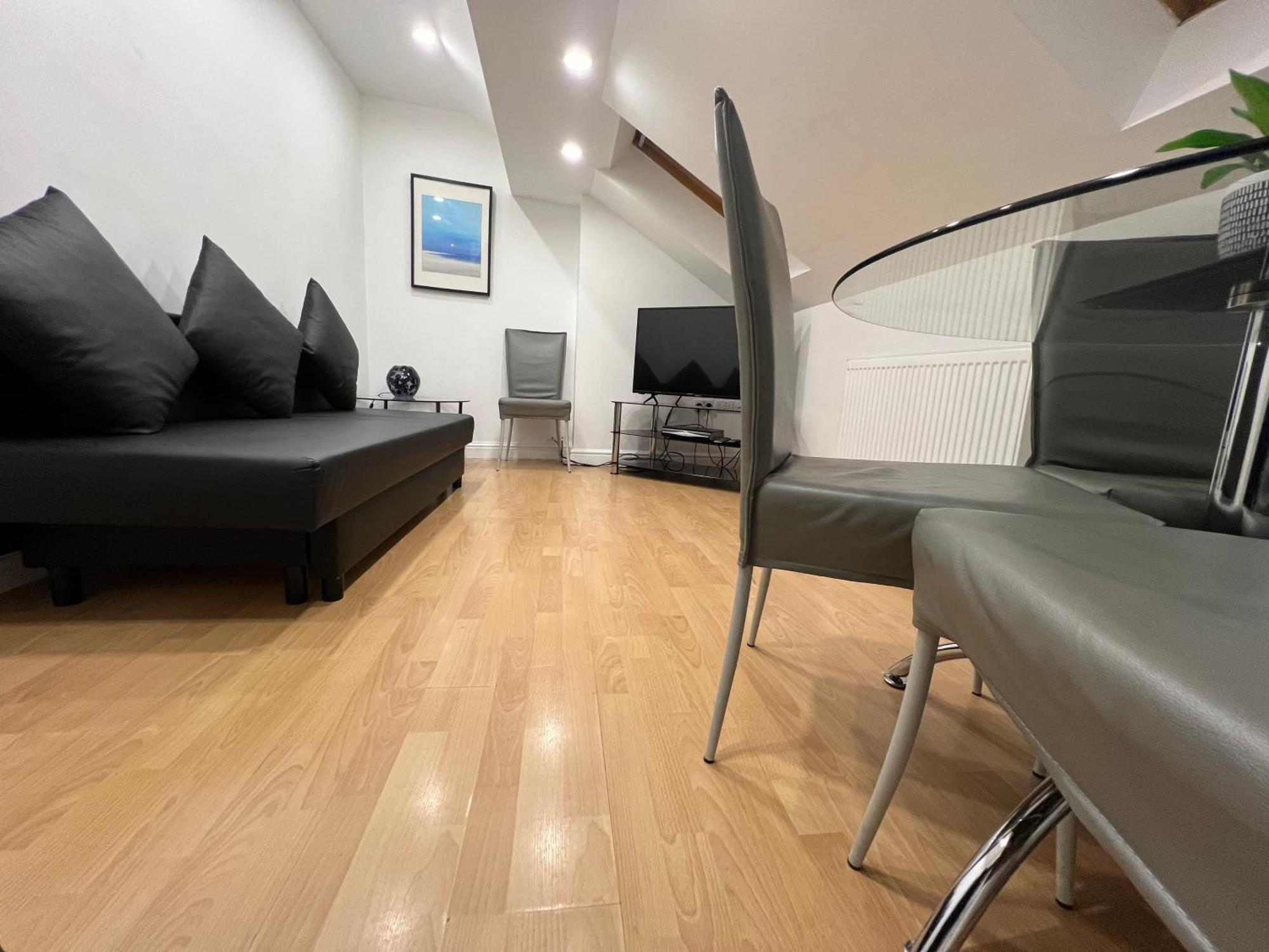 Cosy Penthouse Suite Happily Sleeps Up To Five 할리팩스 외부 사진